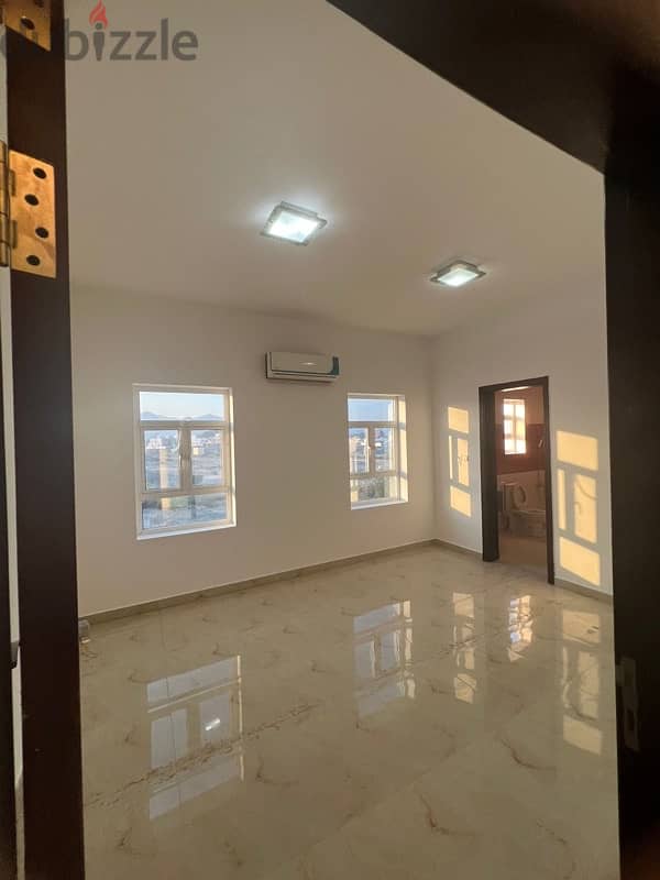 فيلا واسعة للإيجار في العامرات  المرحلة 6  Villa for Rent in Amerat 11