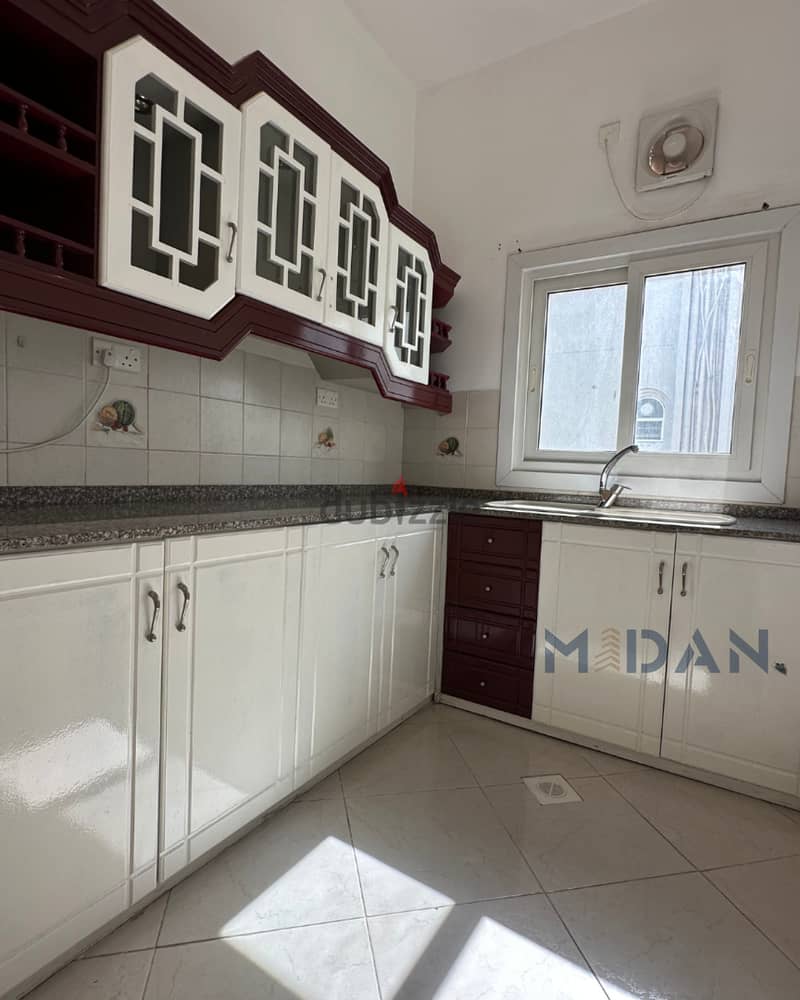 AZAIBA | WELL MAINTAINED 4+1 BR VILLA 10