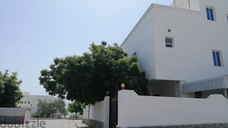 villa for rent in sohar korniesh 0