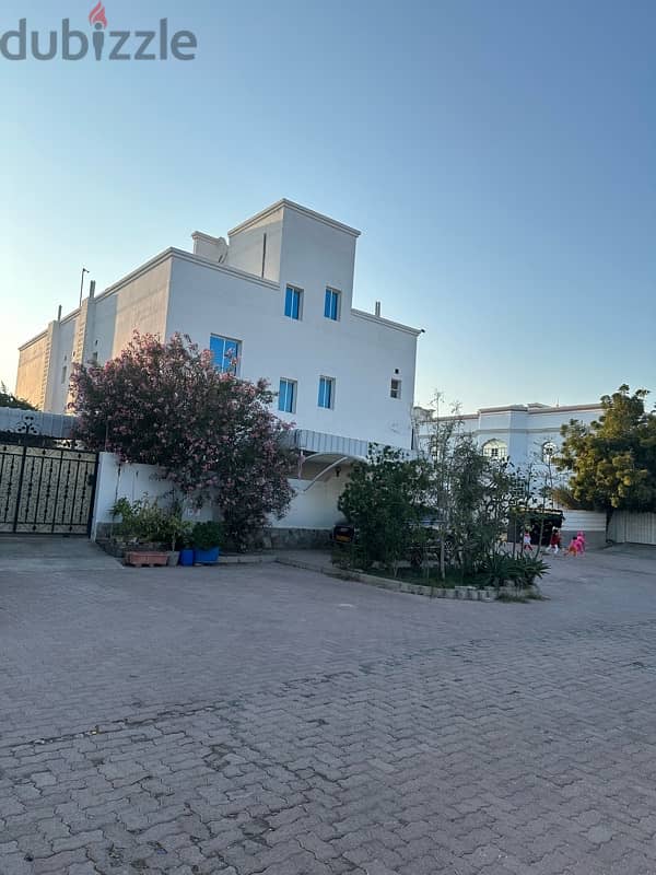 villa for rent in sohar korniesh 15