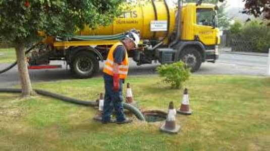 cleaning septic tank remove block pipe open