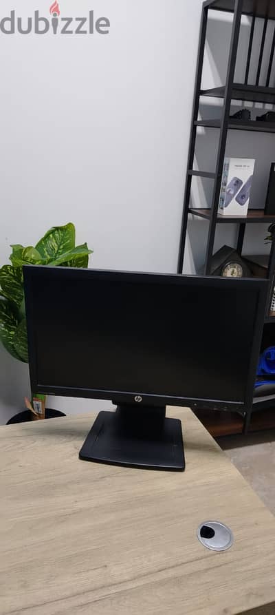 HP MONITOR 22 INCH WITH VGA AND DVI PORT