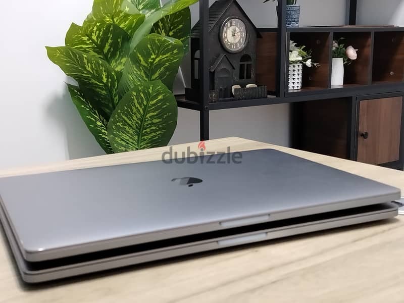 APPLE MACBOOK PRO 2019 CORE I9 64GB RAM 512GB SSD 8GB GRAPHIC CARD 5