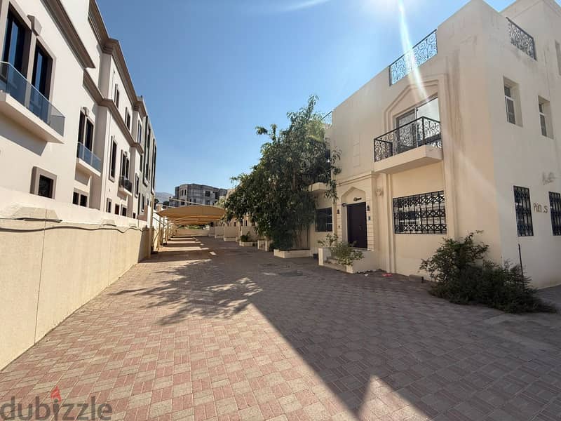 For Rent 4 Bhk +1 Villa In Mona Boucher 0