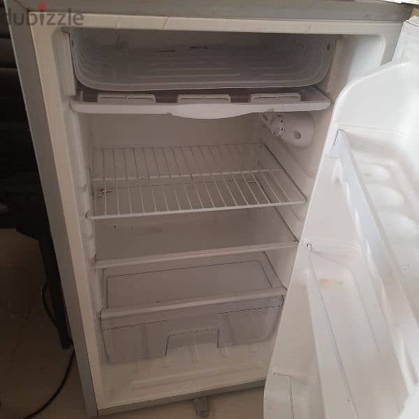 urgent sale fridge 4