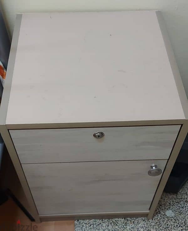 drawer with Lock 0