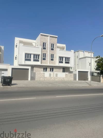 "SR-AS-731  Luxurious Villa in Al Mawaleh North for Rent! 