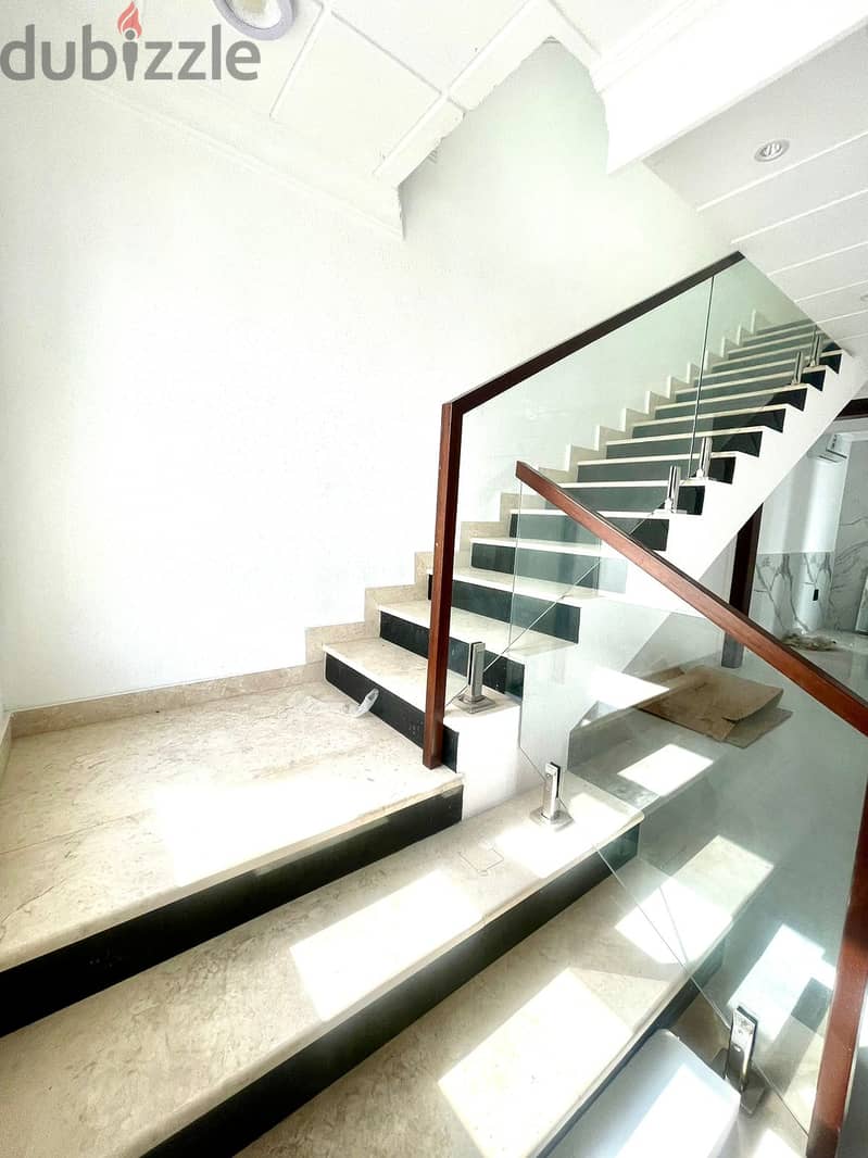 "SR-AS-731  Luxurious Villa in Al Mawaleh North for Rent!  1