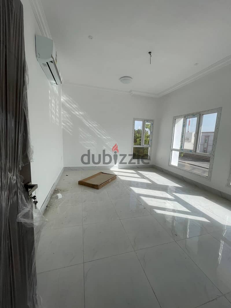 "SR-AS-731  Luxurious Villa in Al Mawaleh North for Rent!  3