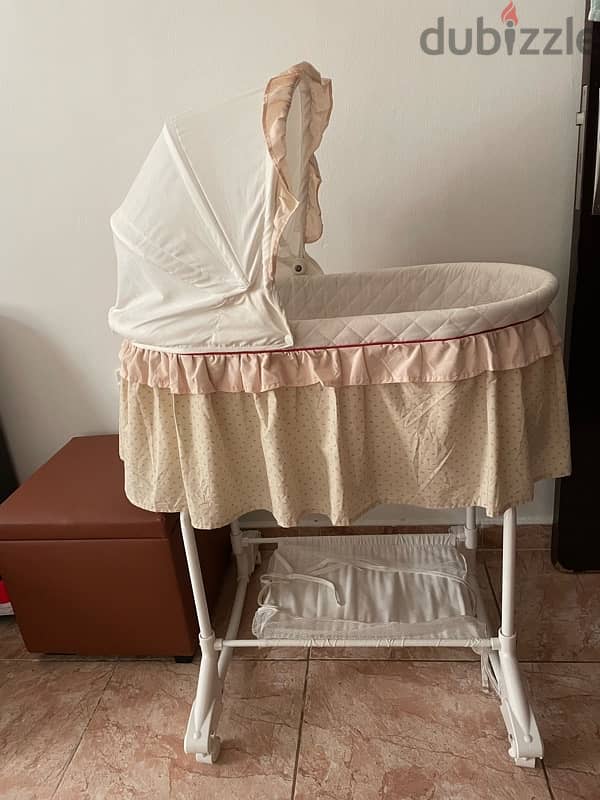 Juniors Baby Bassinet 1