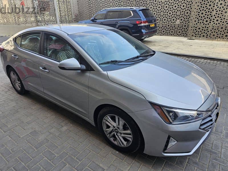 Hyundai Elantra 2020 full options  with smull accident 0