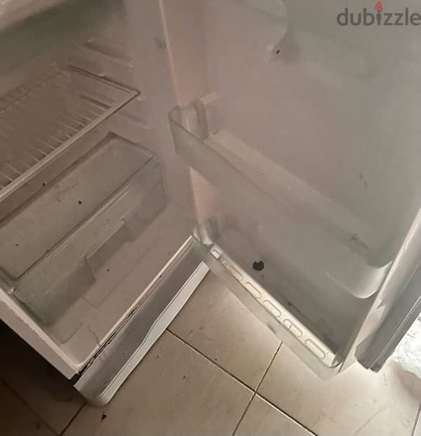 Toshiba refrigerator in very good condition 0