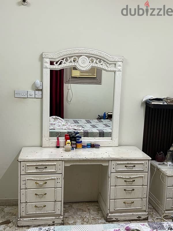 Dressing table 0