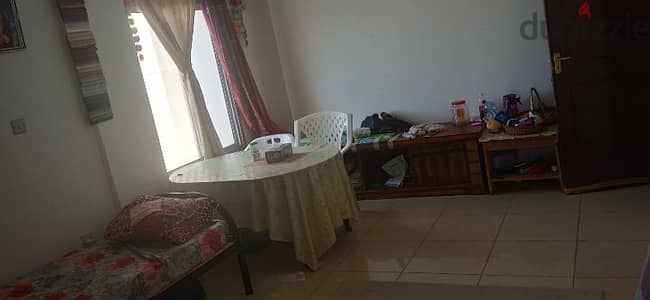 room for rent with furniture