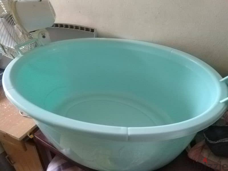 big size bath tub and walker for 5 rial 2