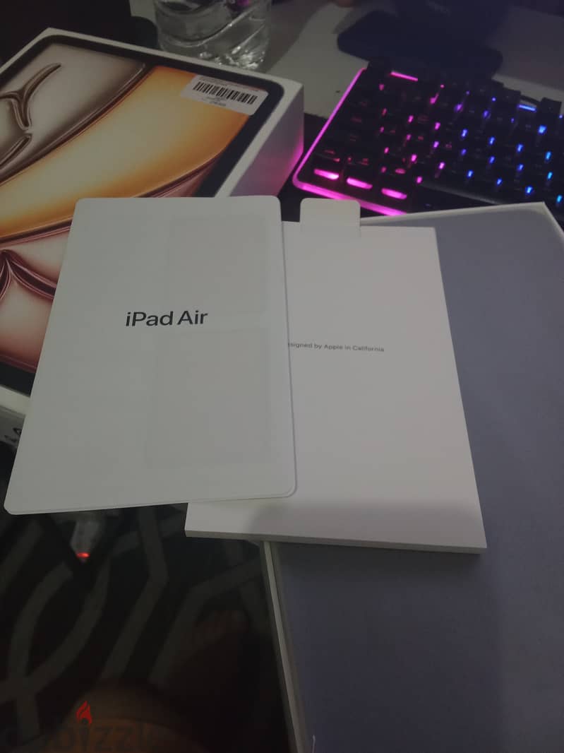 Ipad air 11 starlight 128 gb. . brand new 2