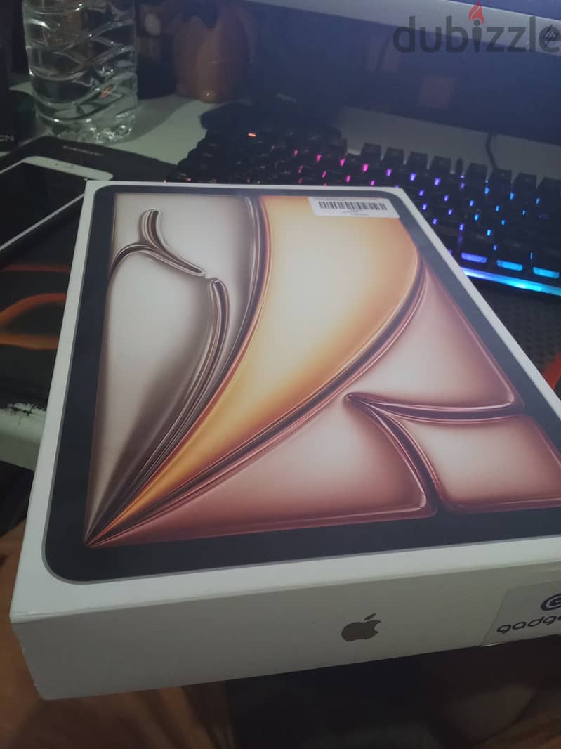 Ipad air 11 starlight 128 gb. . brand new 5