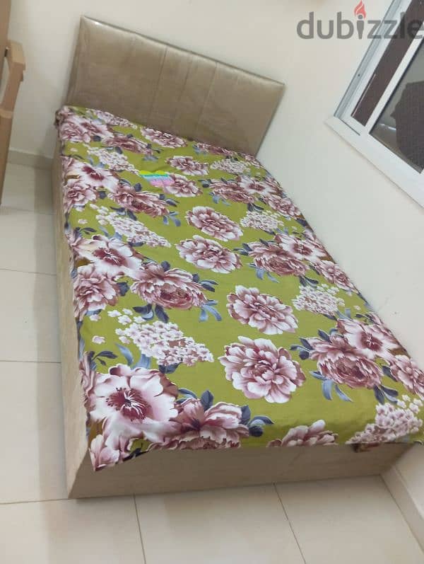 queen bed single bed 3