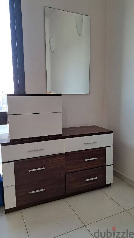 Dresser + 2 Bed Table 1