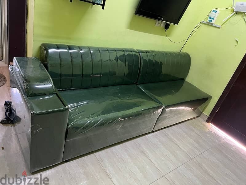 sofa in mint condition 0