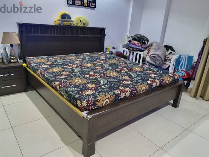 Bed with Mattress in excellent condition 1