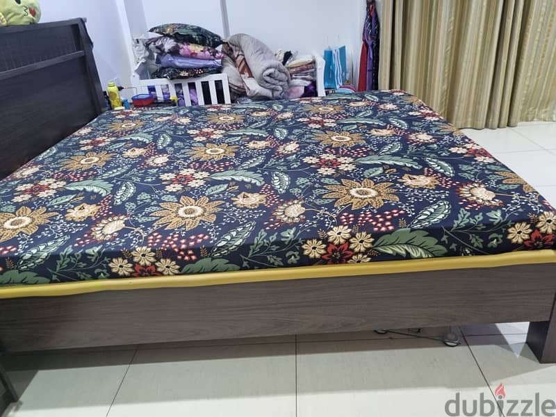 Bed with Mattress in excellent condition 2