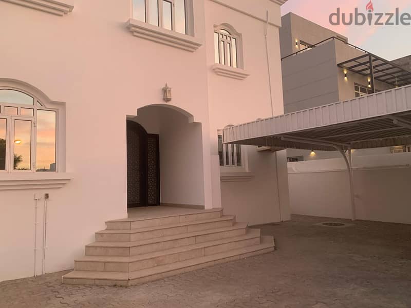 4 BHK villa for rent behind kfc alkhoud 1