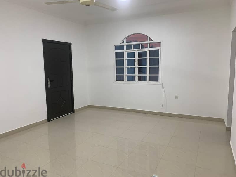 4 BHK villa for rent behind kfc alkhoud 2