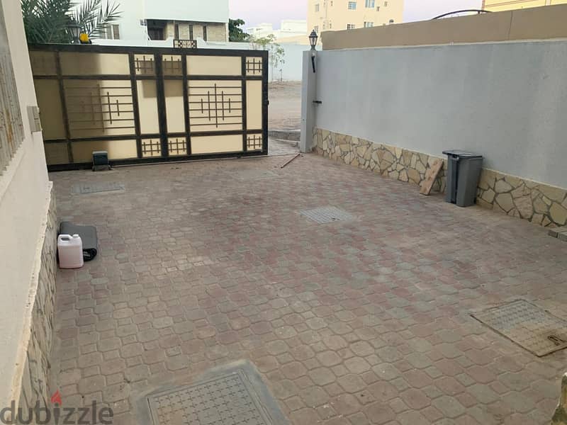 4 bhk very beautiful villa for rent located al maabella 15