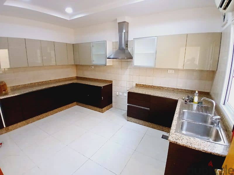 Bousher Al Muna 4 bedrooms villa for rent 1