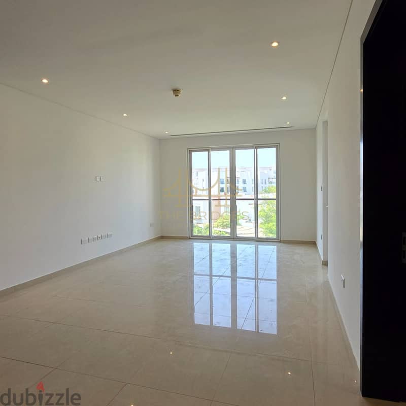 Luxurious 2 BR Apartment Available for Rent in Al Mouj 4