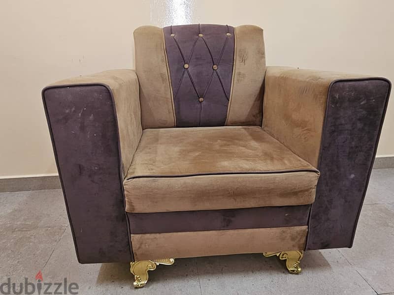 Sofa set 3+1+1 for urgent sale in Nizwa 2