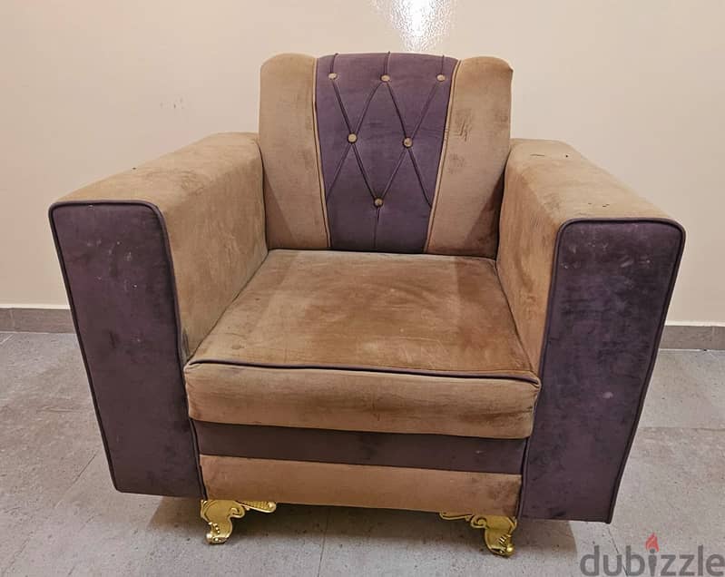 Sofa set 3+1+1 for urgent sale in Nizwa 3