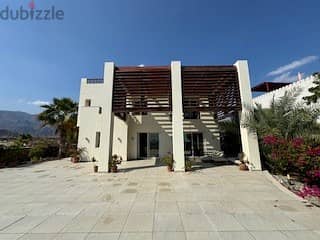 Sea Facing 4 br spacious stand alone villa in jebel sifah