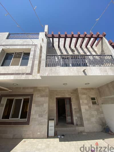 Villa 4BHK For Rent - Madinat Al Sultan Qabous