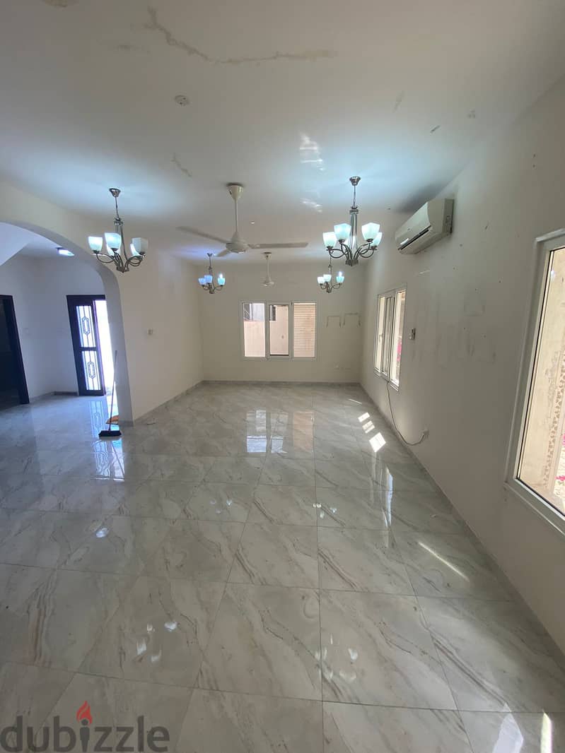 Villa 4BHK For Rent - Madinat Al Sultan Qabous 2