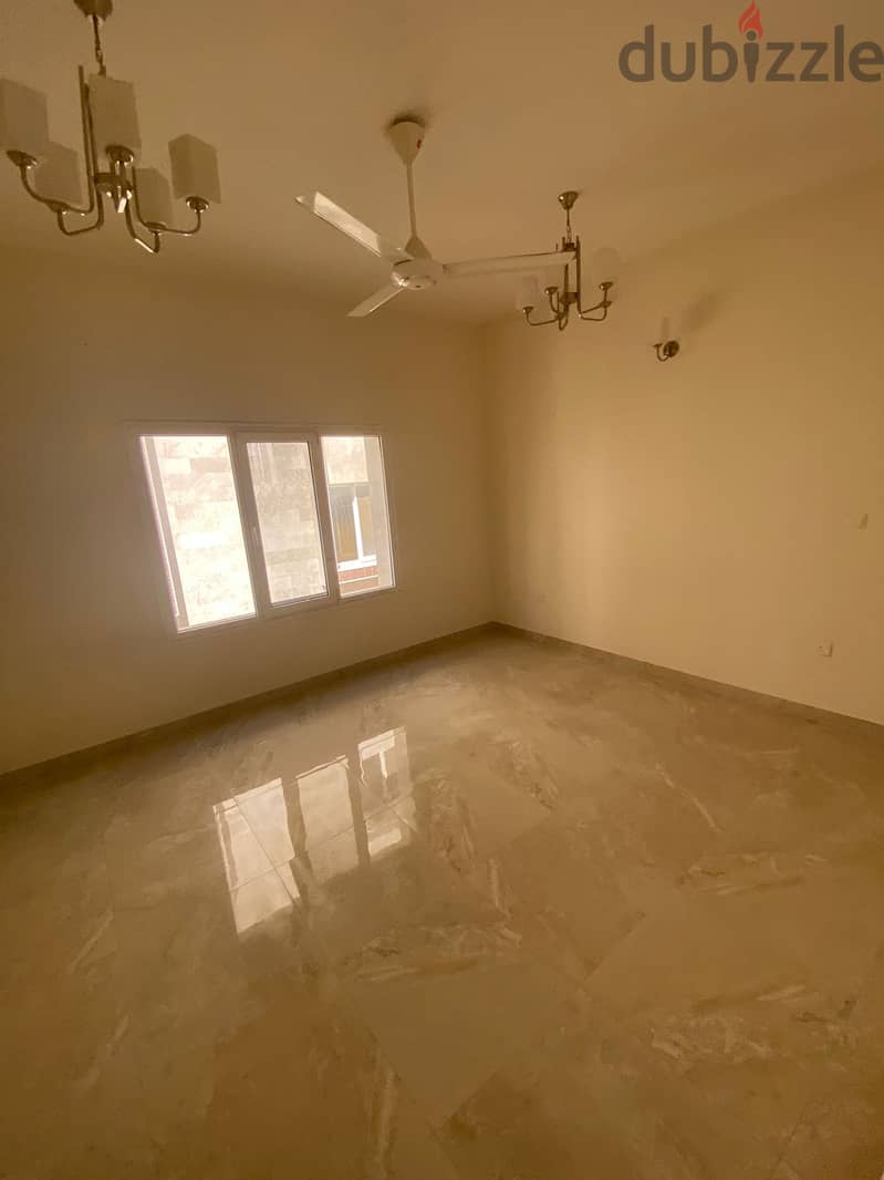 Villa 4BHK For Rent - Madinat Al Sultan Qabous 4