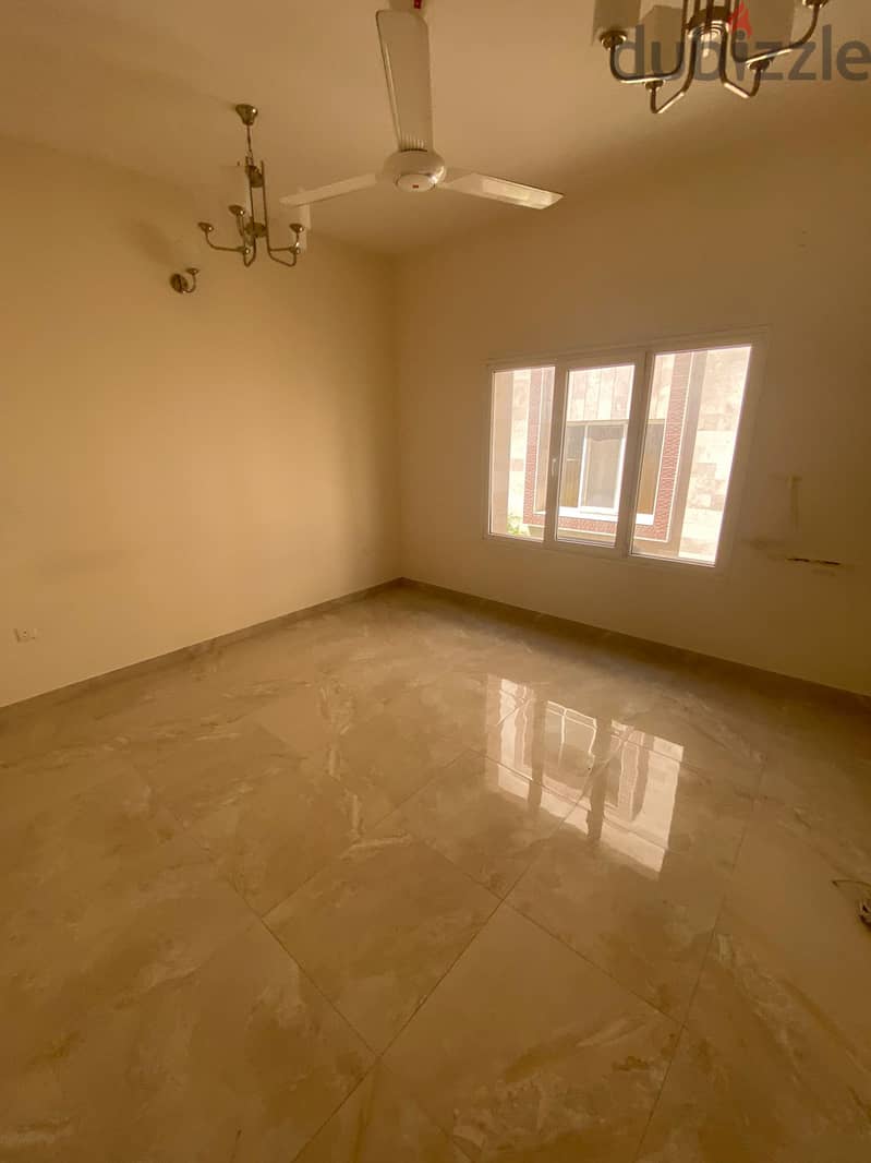 Villa 4BHK For Rent - Madinat Al Sultan Qabous 7