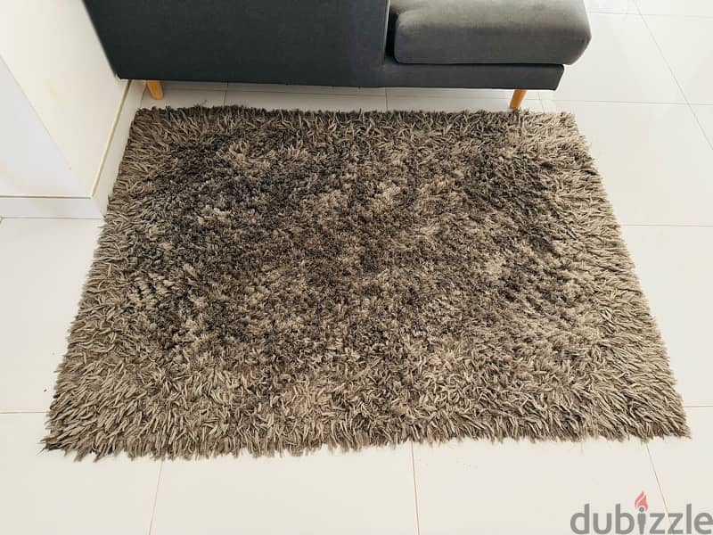 grey carpet or rug for sale 0