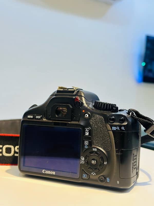 CANON EOS 550D with kit lens 4