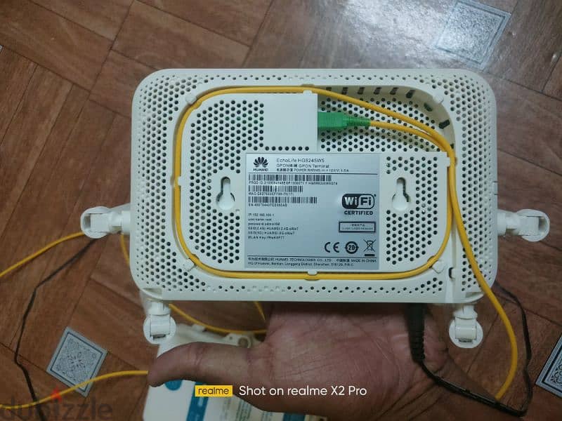 huwawei router and wire 3