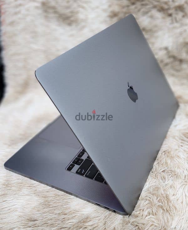 MacBook Pro A2141 i9 32gb 16inches 4gb graphics 5