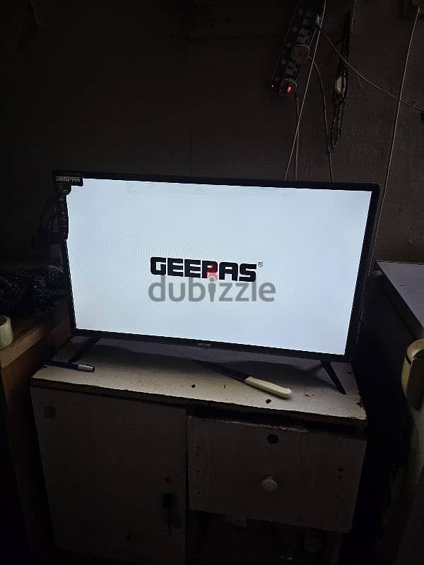 Geepas smart led 32 inch 1