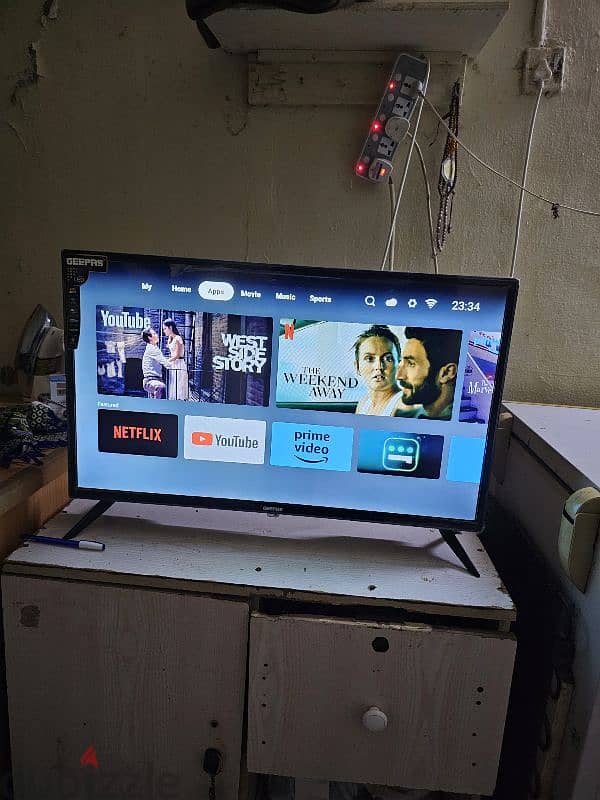 Geepas smart led 32 inch 3