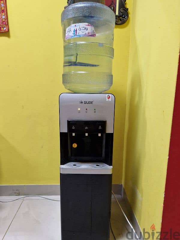 Hot & Cold Water Dispenser with Riffilable Water Bottle 1