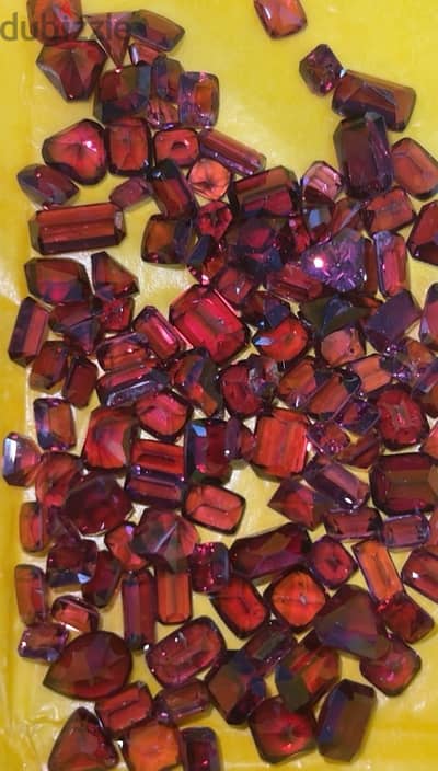 Natural Rhodolite Garnets عقيق الرودوليت الطبيعي