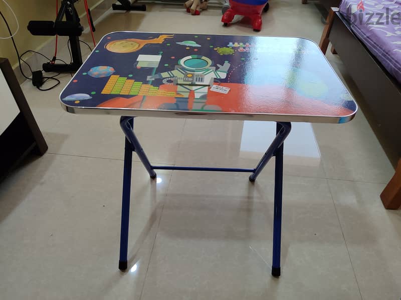 Kids study table 0