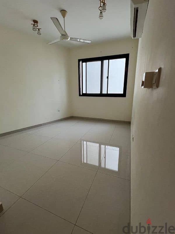 luxurious Apartment in Al Lhuwair 0