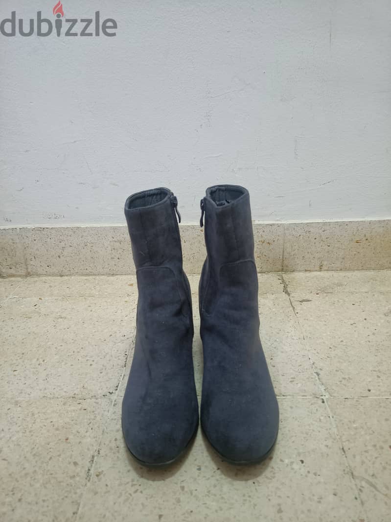 GREY HEEL BOOTS 1