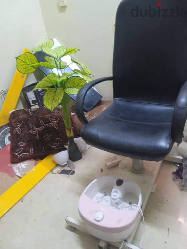 beauty saloon equipment urgent sale. 3